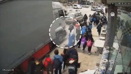 Denizli’de Tırın Çarptığı Çocuk Yaralandı: Kaza Kamerada