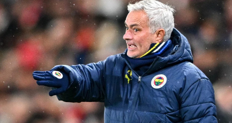 Fenerbahçe Prag’da Şov Yaptı: Mourinho’nun Zafer Planı