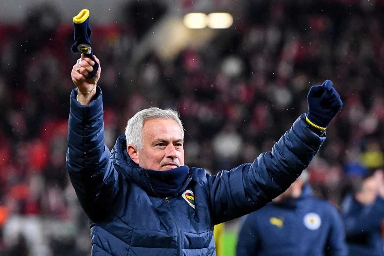 Fenerbahçe Prag’da Şov Yaptı: Mourinho’nun Zafer Planı 2 Fenerbahce Pragda Sov Yapti Mourinhonun Zafer Plani 4
