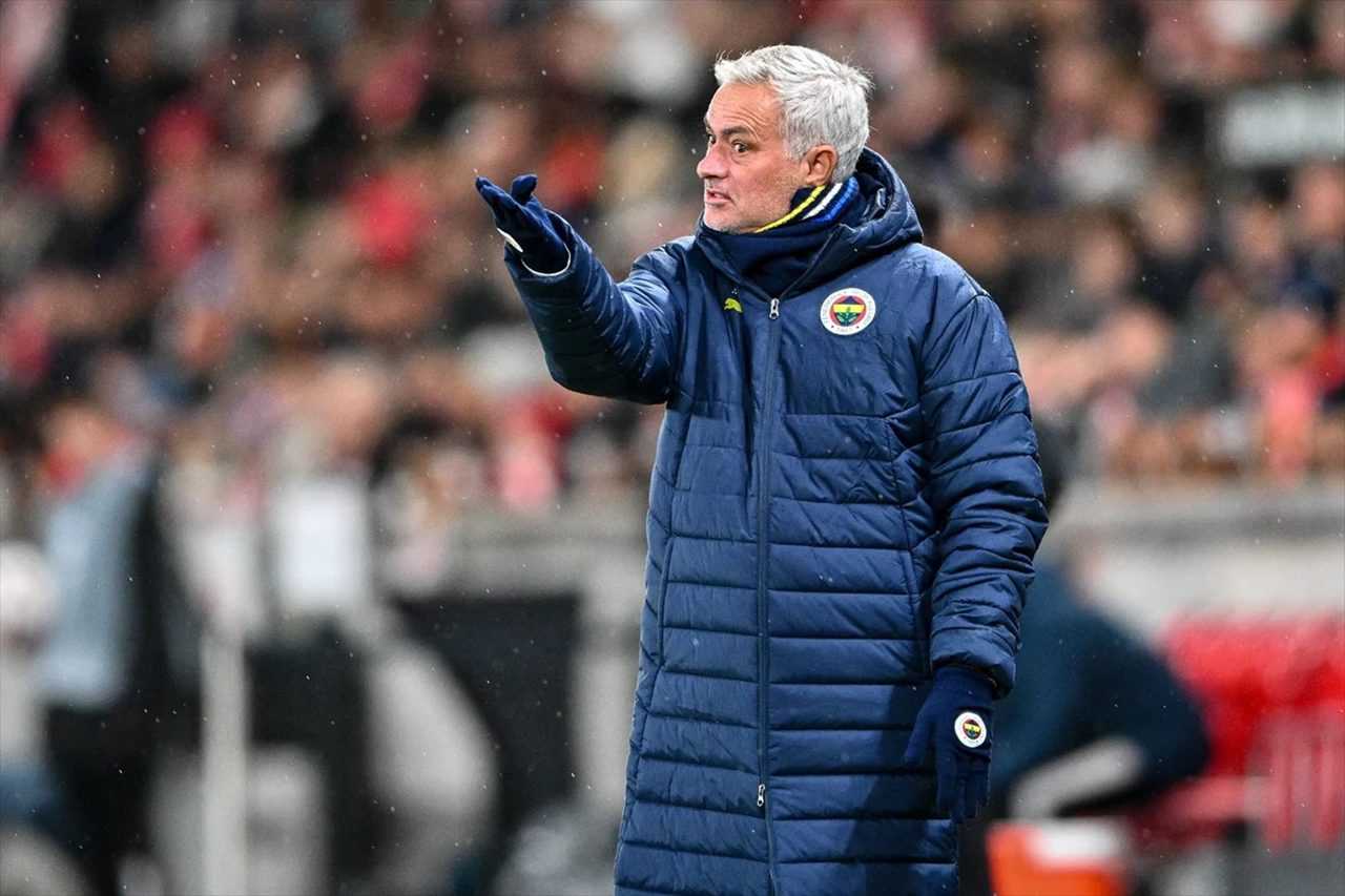 Fenerbahçe Prag’da Şov Yaptı: Mourinho’nun Zafer Planı 3 Fenerbahce Pragda Sov Yapti Mourinhonun Zafer Plani 5