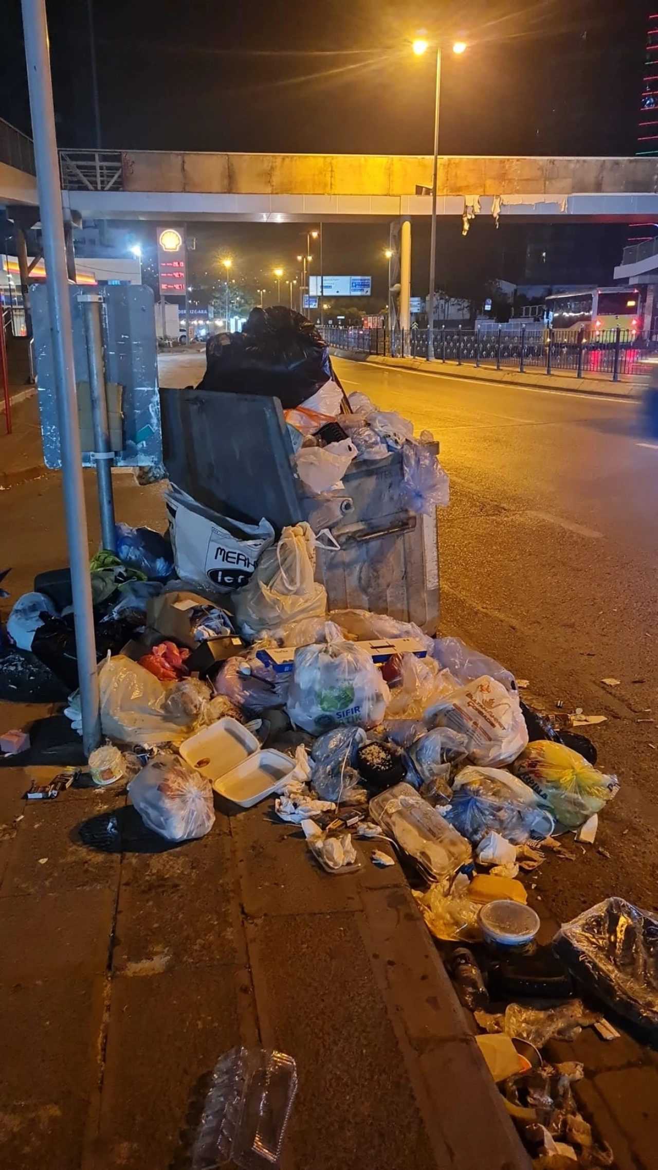 Maaş Krizi: CHP'li Belediyelerde Süresiz Grev 7 Maas Krizi CHPli Belediyelerde Suresiz Grev 8