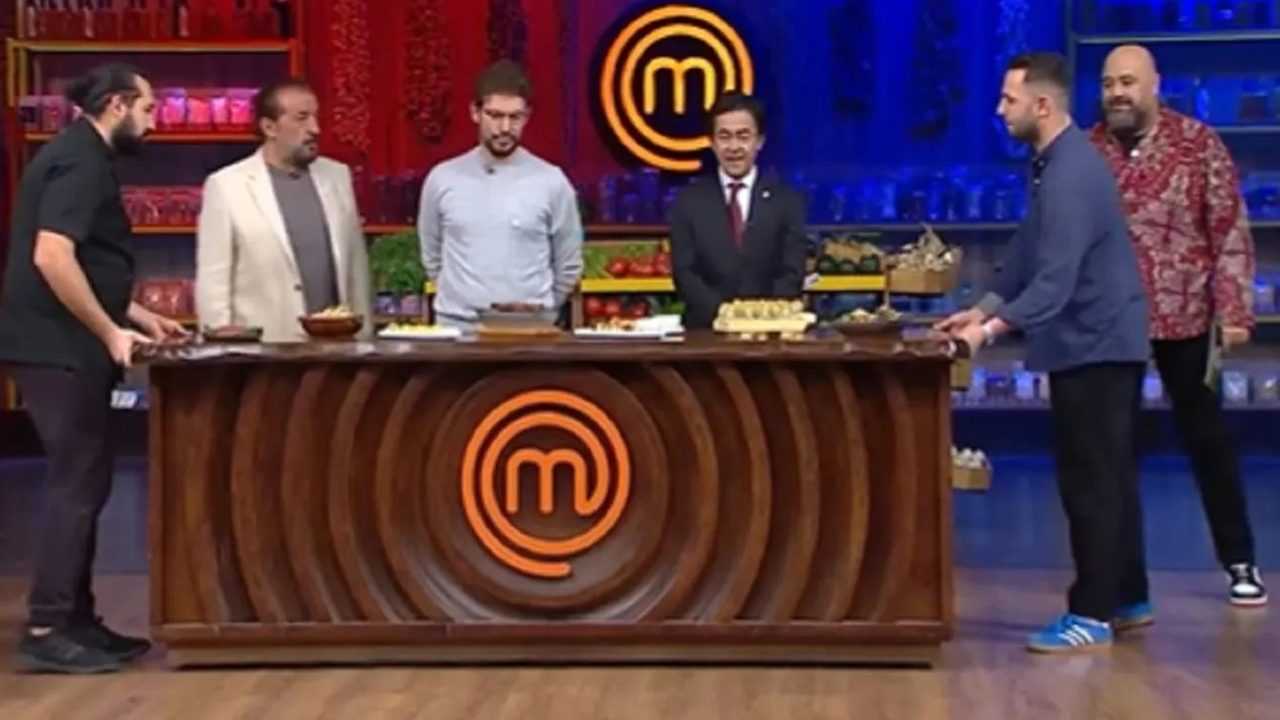MasterChef Türkiye'de Kaptanlık Mücadelesi ve Sürpriz Elenme 1 MasterChef Turkiyede Kaptanlik Mucadelesi ve Surpriz Elenme 2