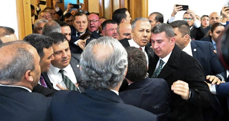 Meclis’te Gergin Anlar: CHP’li Vekiller Bakan’a Saldırdı