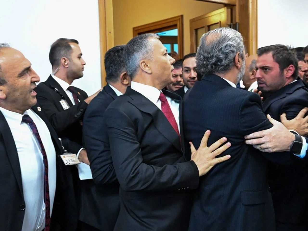 Meclis’te Gergin Anlar: CHP'li Vekiller Bakan’a Saldırdı 3 Mecliste Gergin Anlar CHPli Vekiller Bakana Saldirdi 4