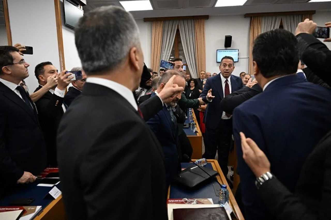 Meclis’te Gergin Anlar: CHP'li Vekiller Bakan’a Saldırdı 4 Mecliste Gergin Anlar CHPli Vekiller Bakana Saldirdi 5