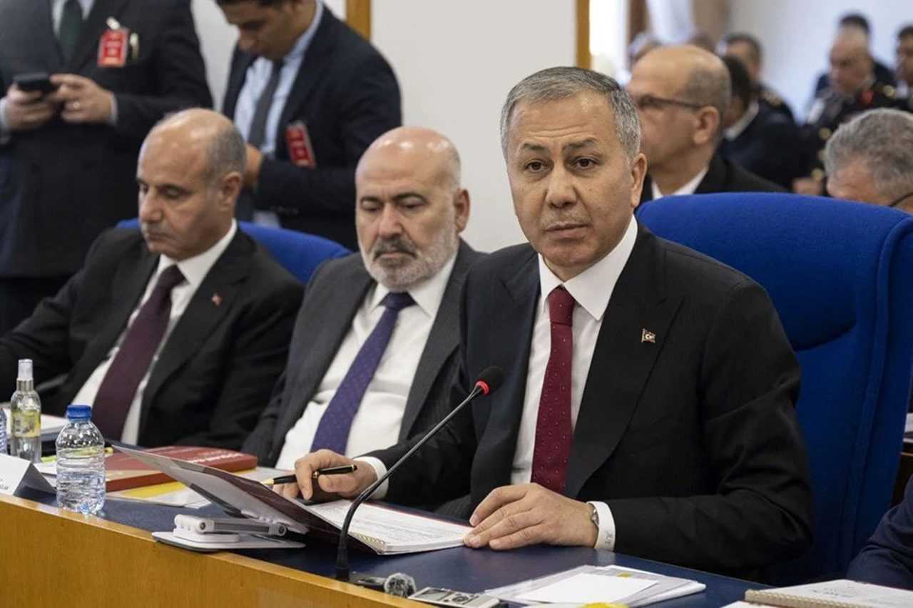 Meclis’te Gergin Anlar: CHP'li Vekiller Bakan’a Saldırdı 6 Mecliste Gergin Anlar CHPli Vekiller Bakana Saldirdi 7