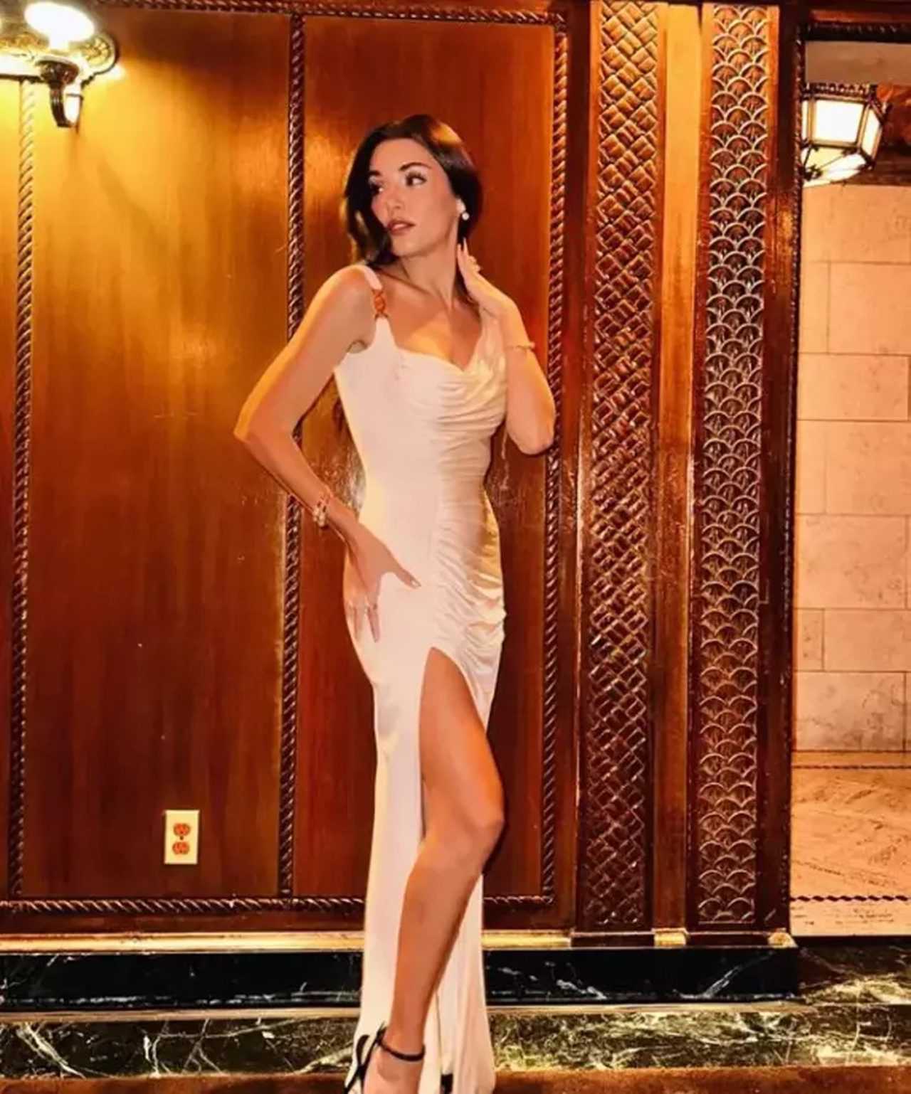 Şıklık ve Zarafet: Sarıkaya ve Erçel'in Büyüleyici Gecesi 2 Siklik ve Zarafet Sarikaya ve Ercelin Buyuleyici Gecesi 3