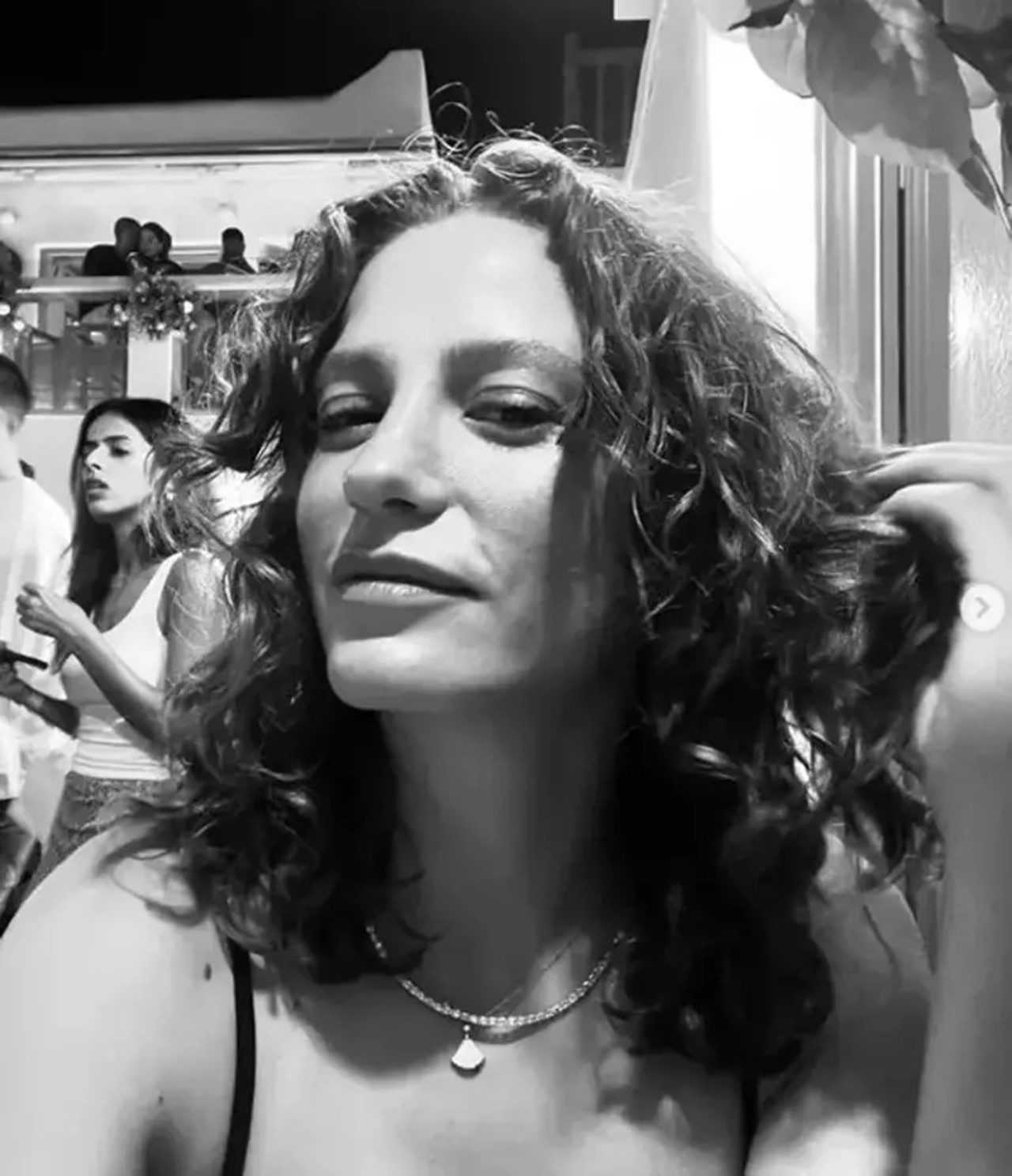 Şıklık ve Zarafet: Sarıkaya ve Erçel'in Büyüleyici Gecesi 3 Siklik ve Zarafet Sarikaya ve Ercelin Buyuleyici Gecesi 4