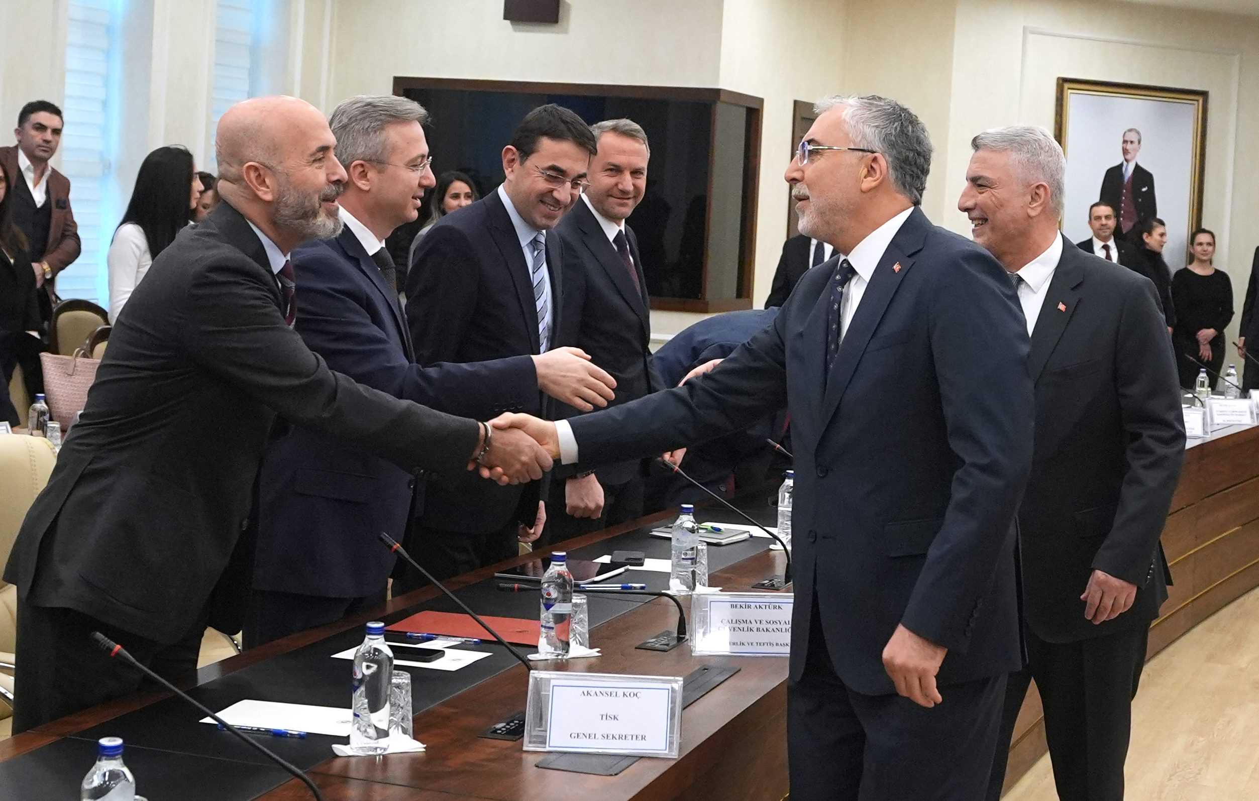 Bakan Işıkhan’dan Asgari Ücret ve Fahiş Fiyat Uyarısı 3 AA 20241209 36432659 36432640 PERAKENDECILER SEKTOR TOPLANTISI