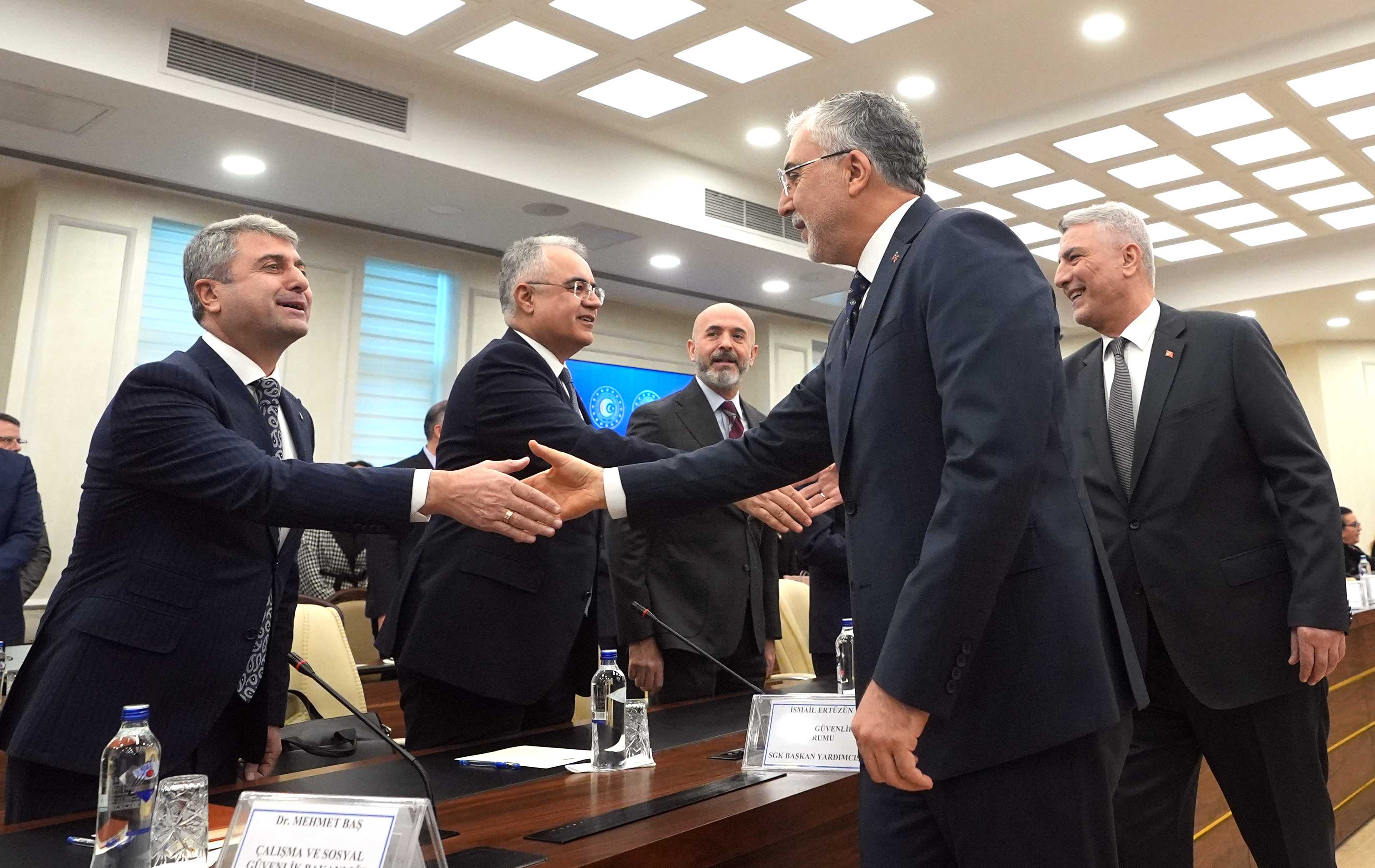 Bakan Işıkhan’dan Asgari Ücret ve Fahiş Fiyat Uyarısı 1 AA 20241209 36432659 36432641 PERAKENDECILER SEKTOR TOPLANTISI