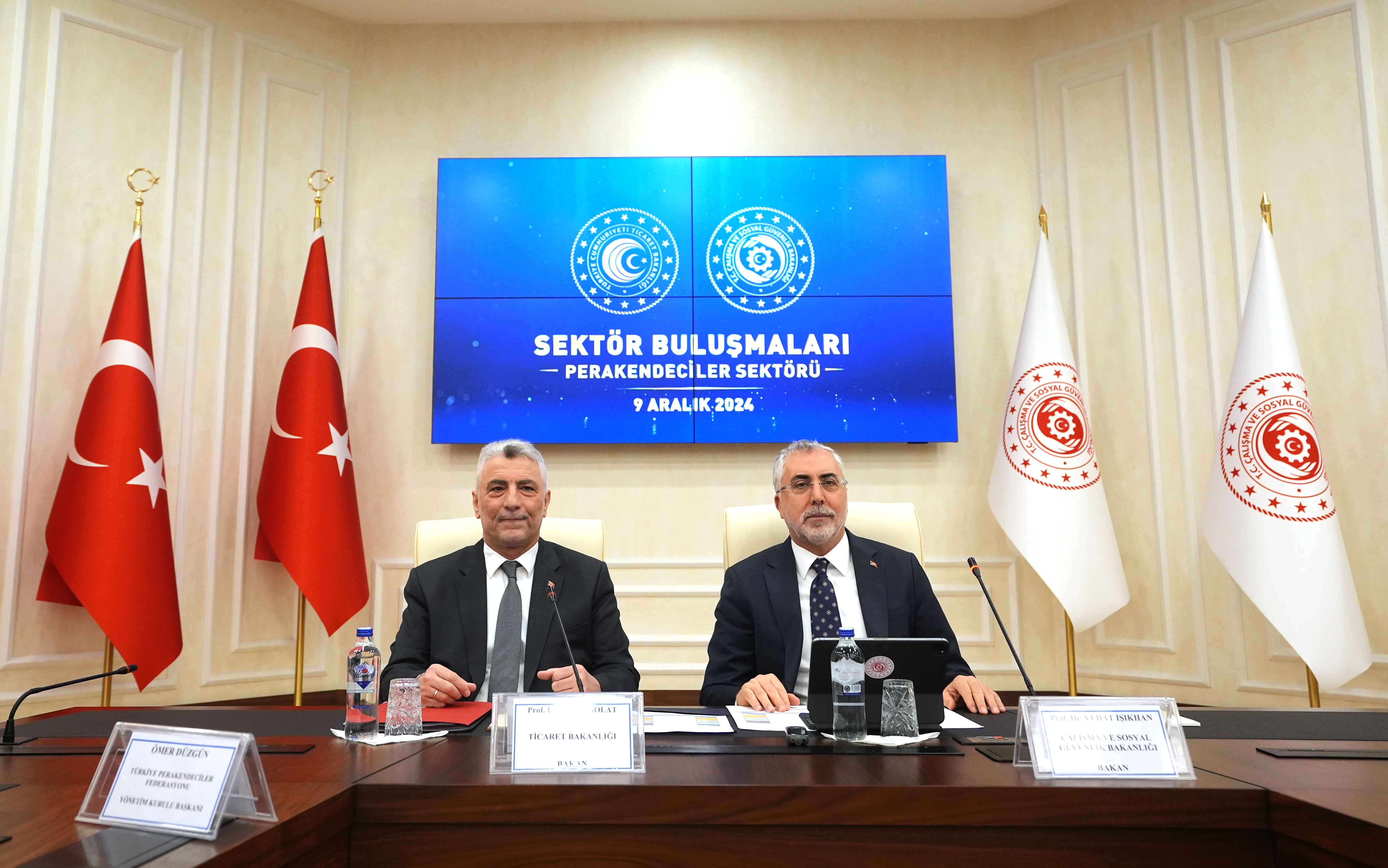 Bakan Işıkhan’dan Asgari Ücret ve Fahiş Fiyat Uyarısı 4 AA 20241209 36432659 36432642 PERAKENDECILER SEKTOR TOPLANTISI