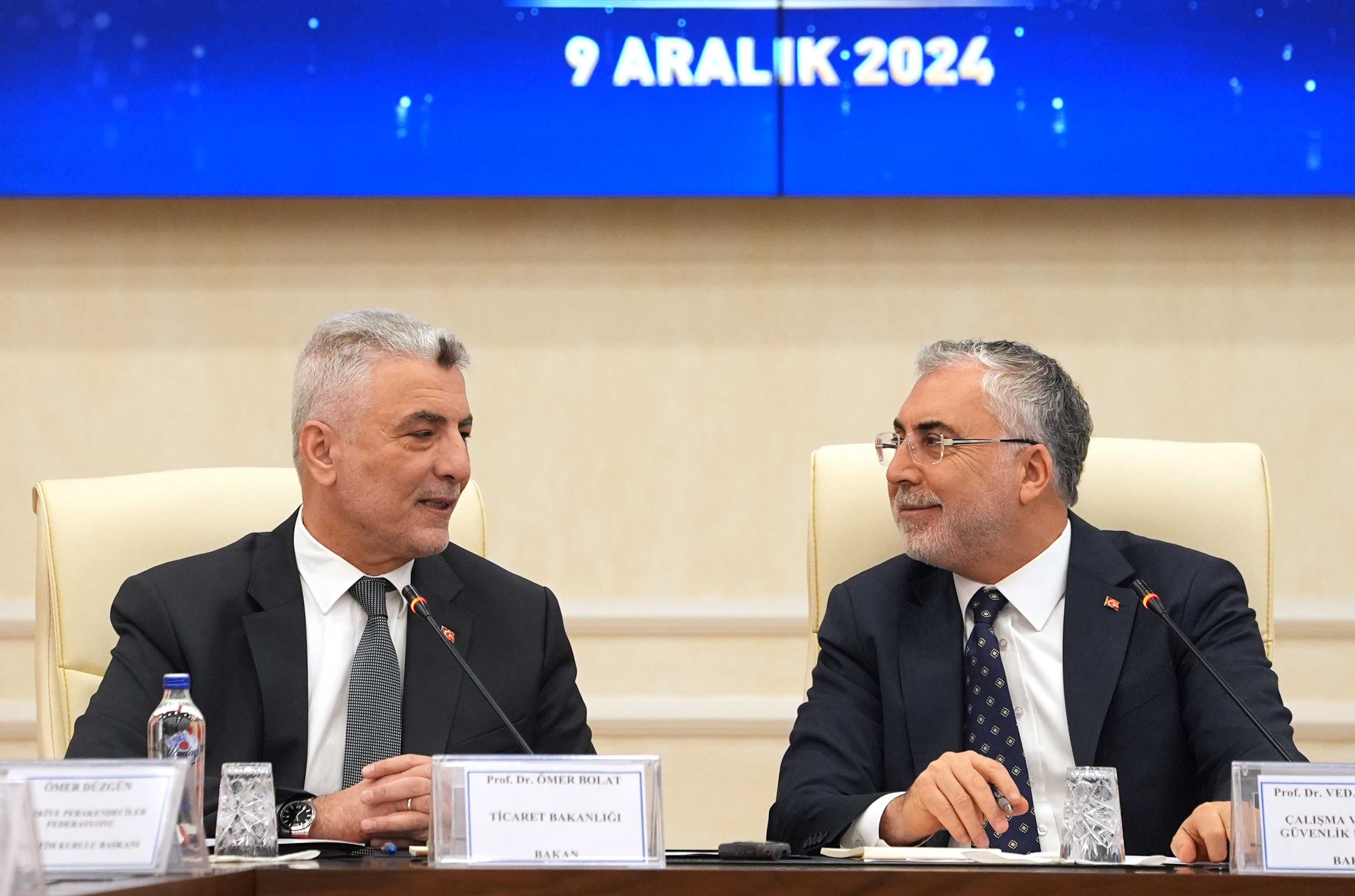 Bakan Işıkhan’dan Asgari Ücret ve Fahiş Fiyat Uyarısı 2 AA 20241209 36432659 36432658 PERAKENDECILER SEKTOR TOPLANTISI