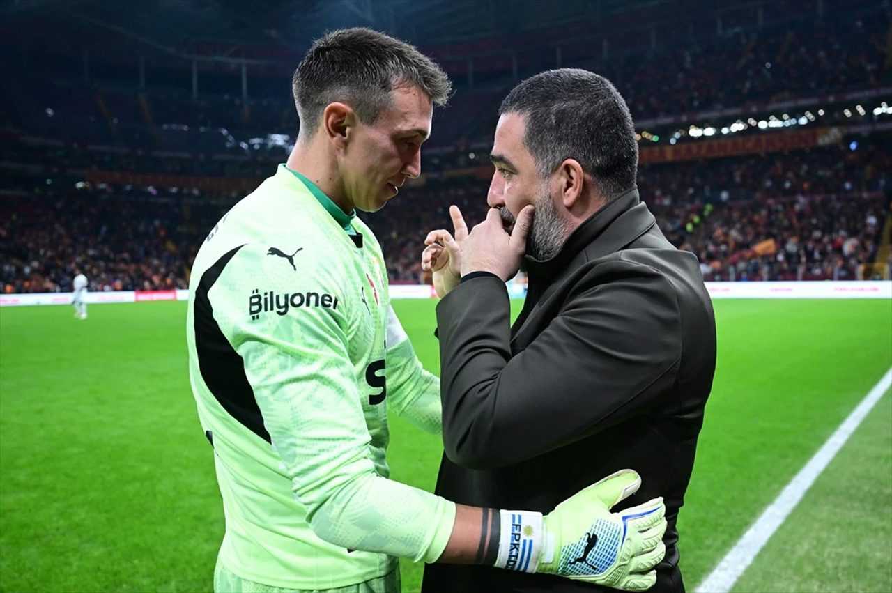 Arda Turan Galatasaraya Karsi Caresizdik Hedef Kalmak 7