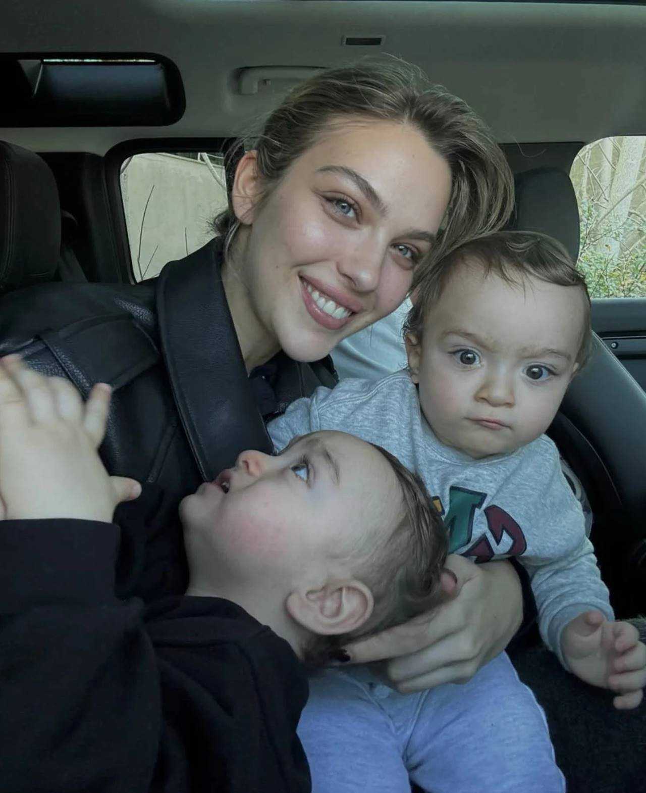 Ayel’den Sevindirici Haber: Tatlıses Çifti Mutlu 4 Ayelden Sevindirici Haber Tatlises Cifti Mutlu 5