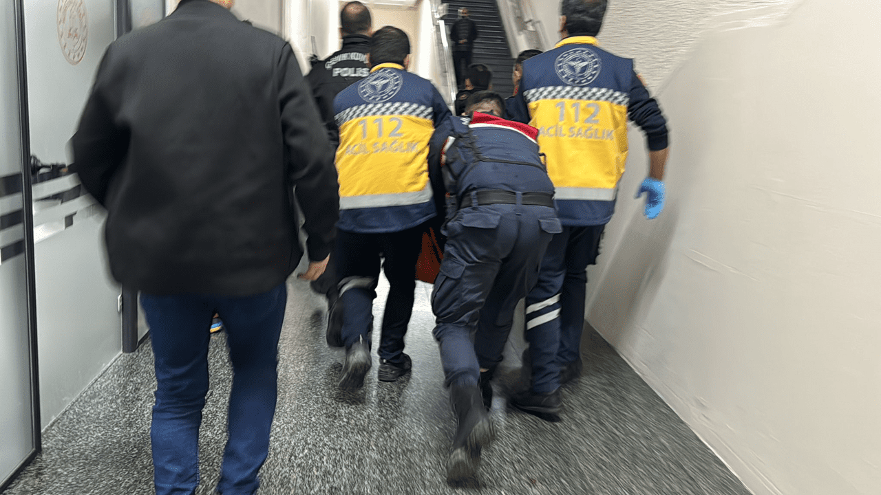 Bursa Adliyesinde Kanlı Saldırı: 2 Ölü, 2 Yaralı 2 Bursa Adliyesinde Kanli Saldiri 2 Olu 2 Yarali 3