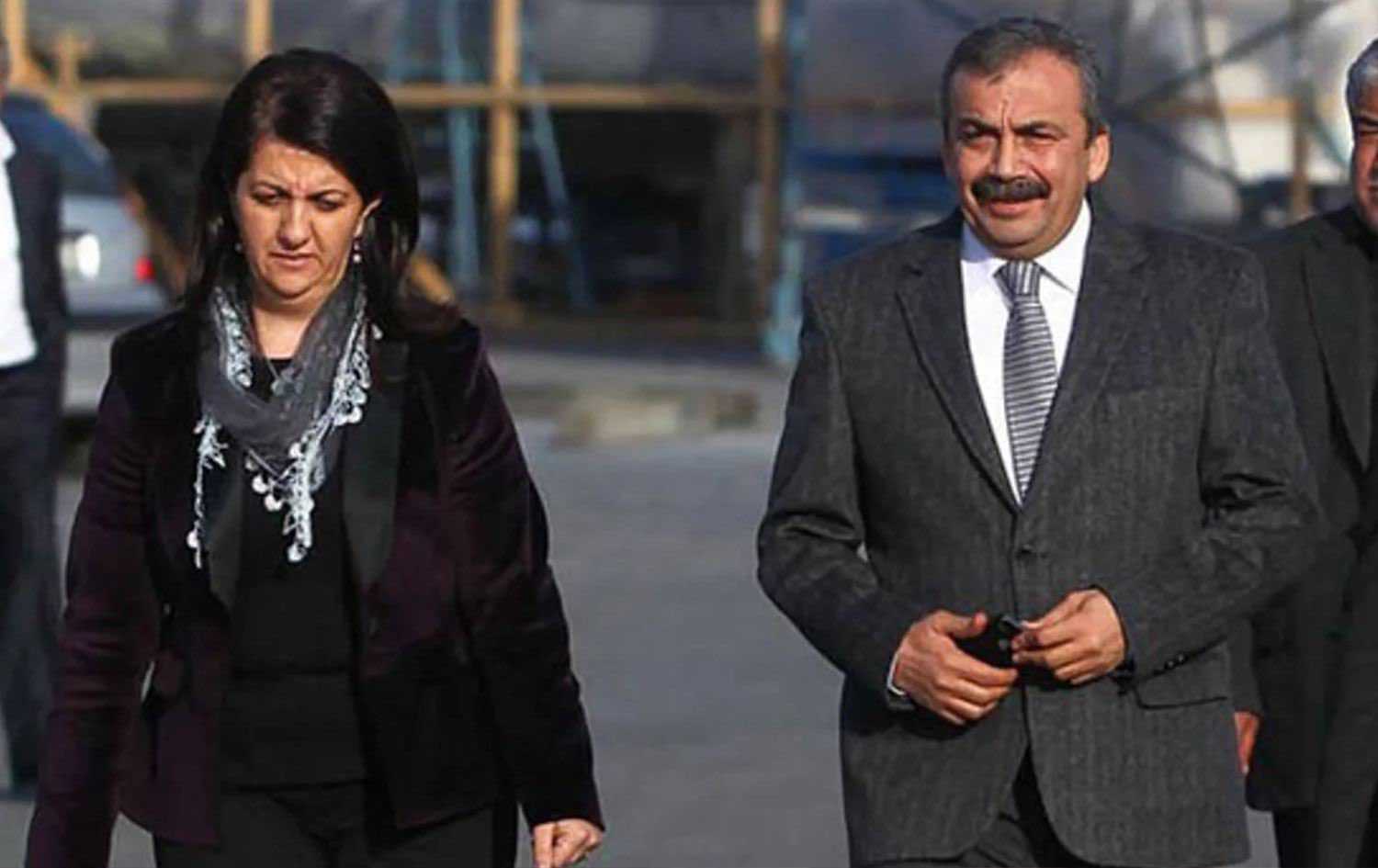 DEM Parti Heyeti 4,5 Yıl Sonra İmralı'da! 1 Gf3 4WgWIAAr 9p