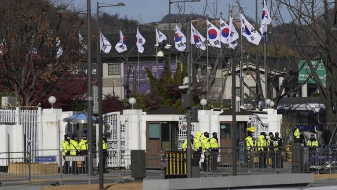 Güney Kore'de Sıkıyönetim Krizi: Yoon'a İstifa ve Azil Tehditi 2 Guney Korede Sikiyonetim Krizi Yoona Istifa ve Azil Tehditi 3