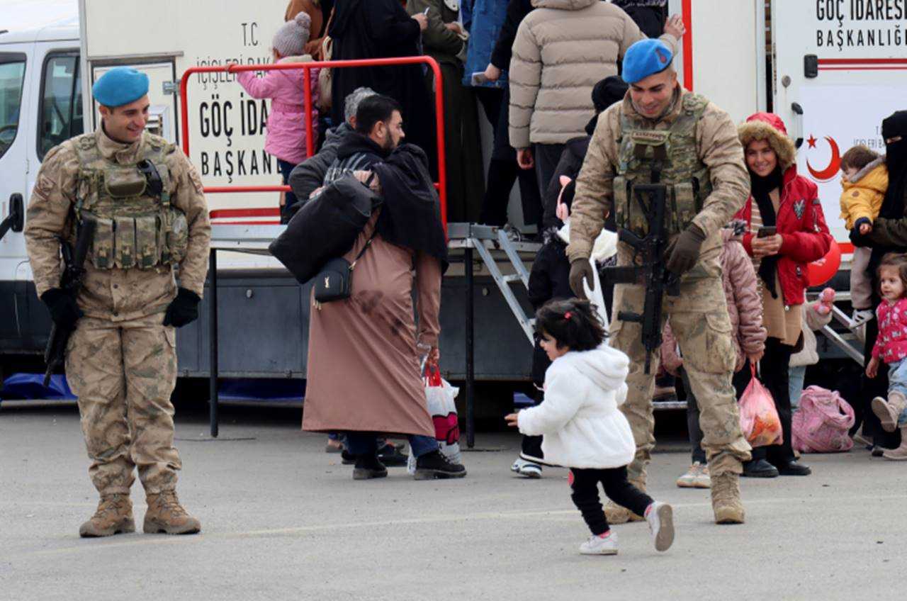 Suriyelilerin Veda Zamanı: Türkiye'ye Minnet Dolu Dönüş 1 Suriyelilerin Veda Zamani Turkiyeye Minnet Dolu Donus 2