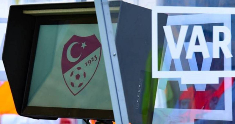 VAR Anları: Penaltı ve Kırmızı Kart Kararları