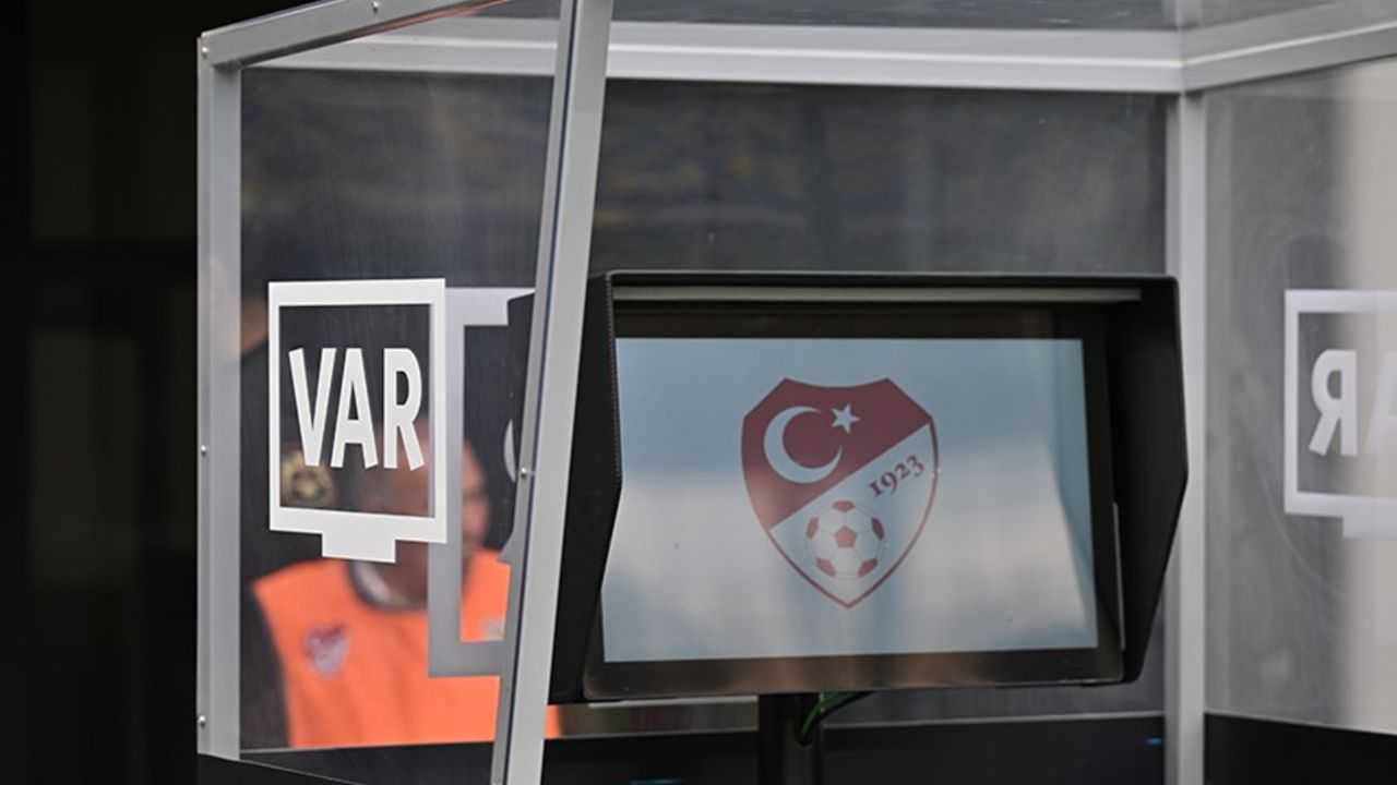 VAR Anları: Penaltı ve Kırmızı Kart Kararları 1 VAR Anlari Penalti ve Kirmizi Kart Kararlari 2
