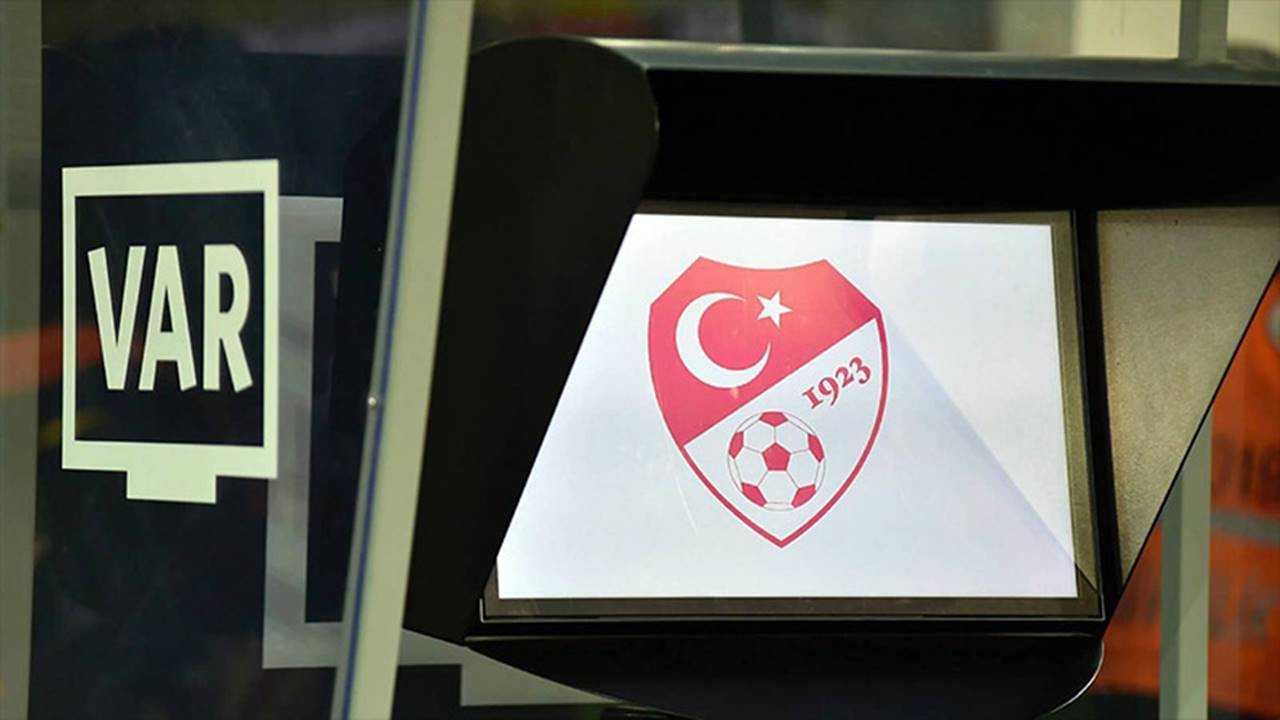 VAR Anları: Penaltı ve Kırmızı Kart Kararları 2 VAR Anlari Penalti ve Kirmizi Kart Kararlari 3