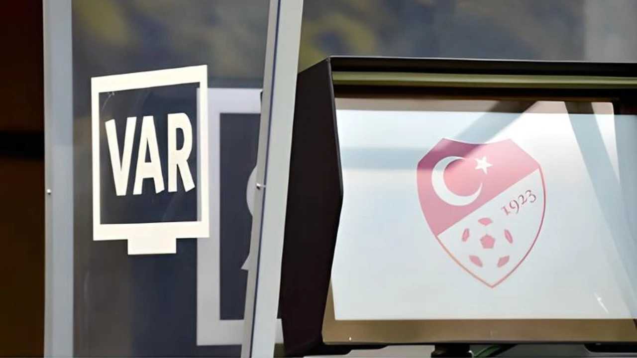 VAR Anları: Penaltı ve Kırmızı Kart Kararları 3 VAR Anlari Penalti ve Kirmizi Kart Kararlari 4