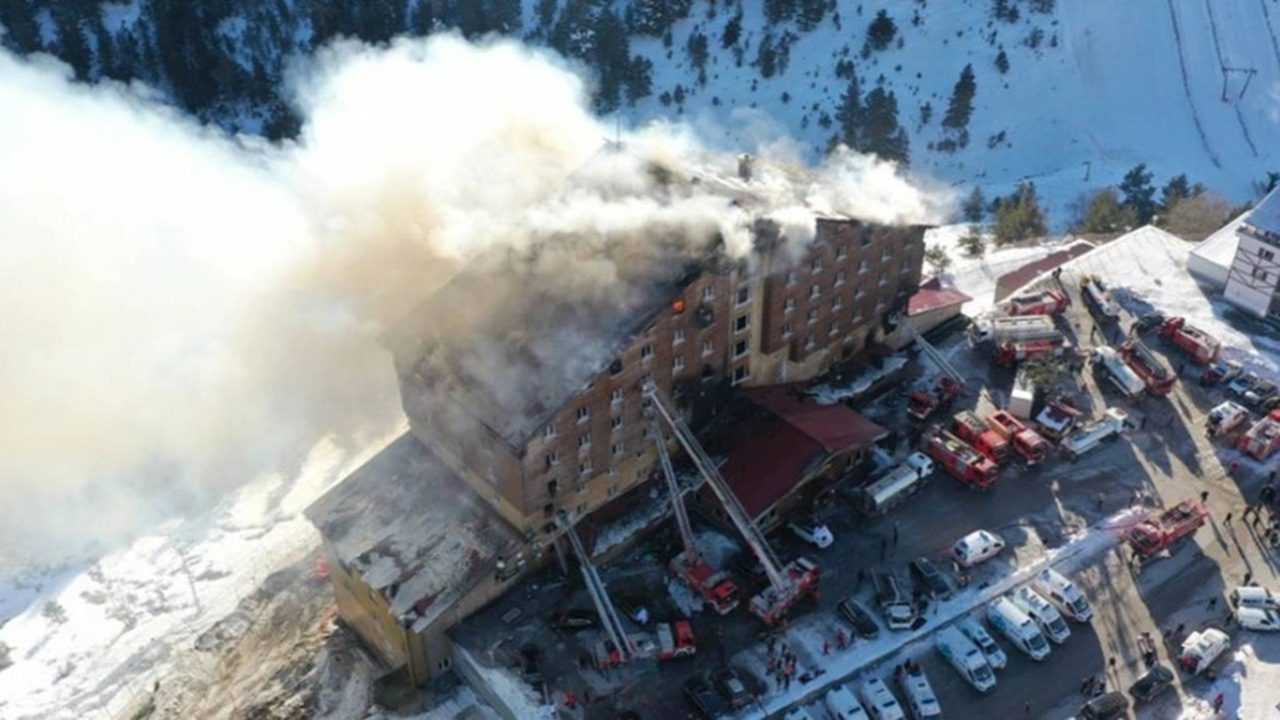 Bolu'da Otelde Korkunç Yangın: Tatilciler Uykuda Yakalandı 3 Boluda Otelde Korkunc Yangin Tatilciler Uykuda Yakalandi 4
