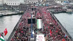 Gazze İçin Direniş: Galata Köprüsü’nde Birleşen Yürekler
