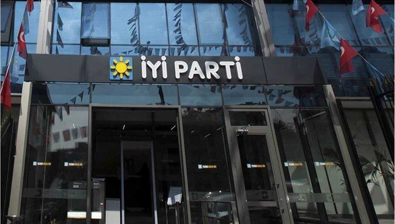 Kürşad Zorlu'dan Şok Adım: İYİ Parti ile Yollarını Ayırdı 2 Kursad Zorludan Sok Adim IYI Parti ile Yollarini Ayirdi 3