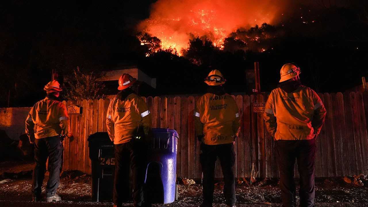 Los Angeles'ta Yangın Felaketi: 16 Ölü, Binlerce Ev Kül Oldu 3 Los Angelesta Yangin Felaketi 16 Olu Binlerce Ev Kul Oldu 3
