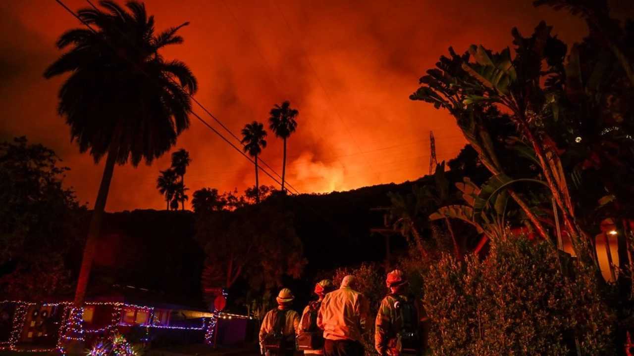 Los Angeles'ta Yangın Felaketi: 16 Ölü, Binlerce Ev Kül Oldu 5 Los Angelesta Yangin Felaketi 16 Olu Binlerce Ev Kul Oldu 5