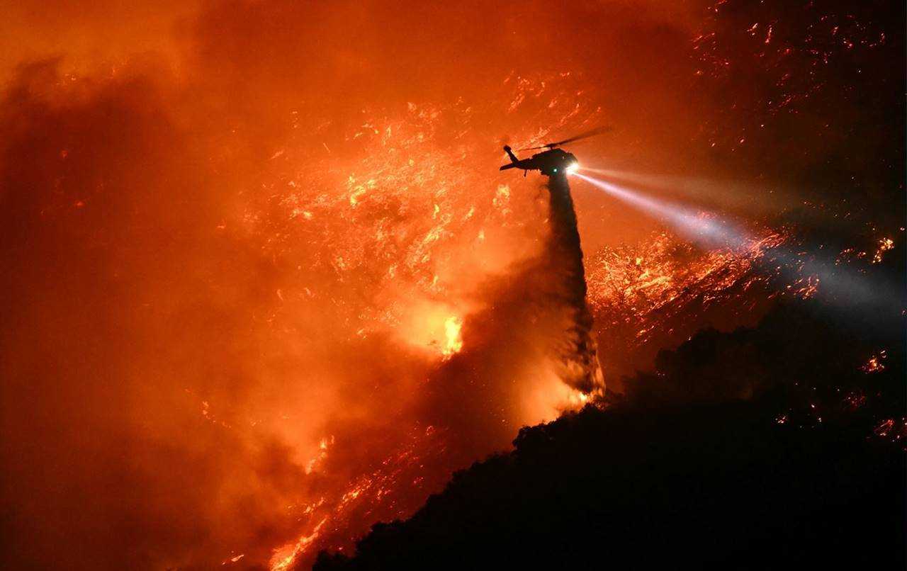 Los Angeles'ta Yangın Felaketi: 16 Ölü, Binlerce Ev Kül Oldu 6 Los Angelesta Yangin Felaketi 16 Olu Binlerce Ev Kul Oldu 6