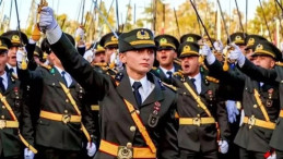 Mustafa Kemal’in Askerleriyiz Sloganı: 8 Asker İhraç Edildi