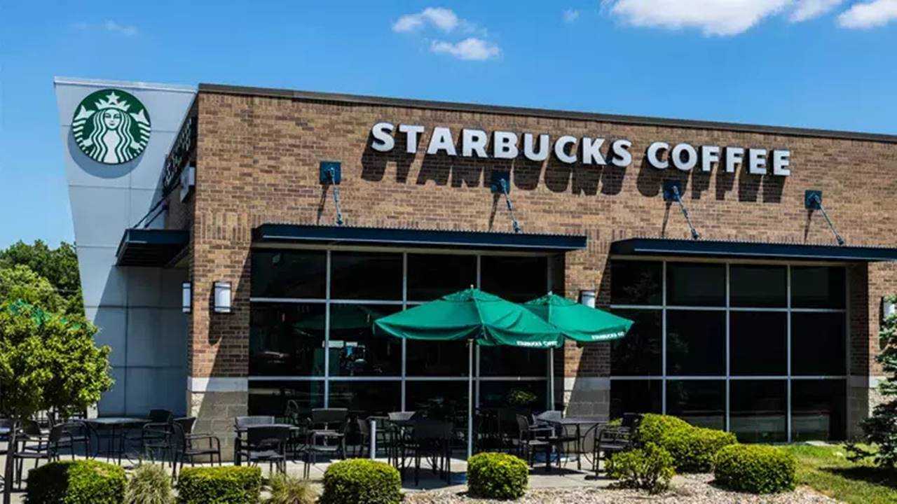 Starbucks Zorlu Çeyrek Geçirdi: Satışlar ve Kar Düşüşte 2 Starbucks Zorlu Ceyrek Gecirdi Satislar ve Kar Dususte 3