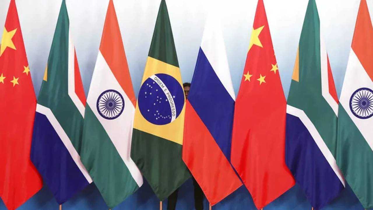 Trump'tan BRICS'e Sert Uyarı: Doları Değiştiren Elveda Desin 2 Trumptan BRICSe Sert Uyari Dolari Degistiren Elveda Desin 3