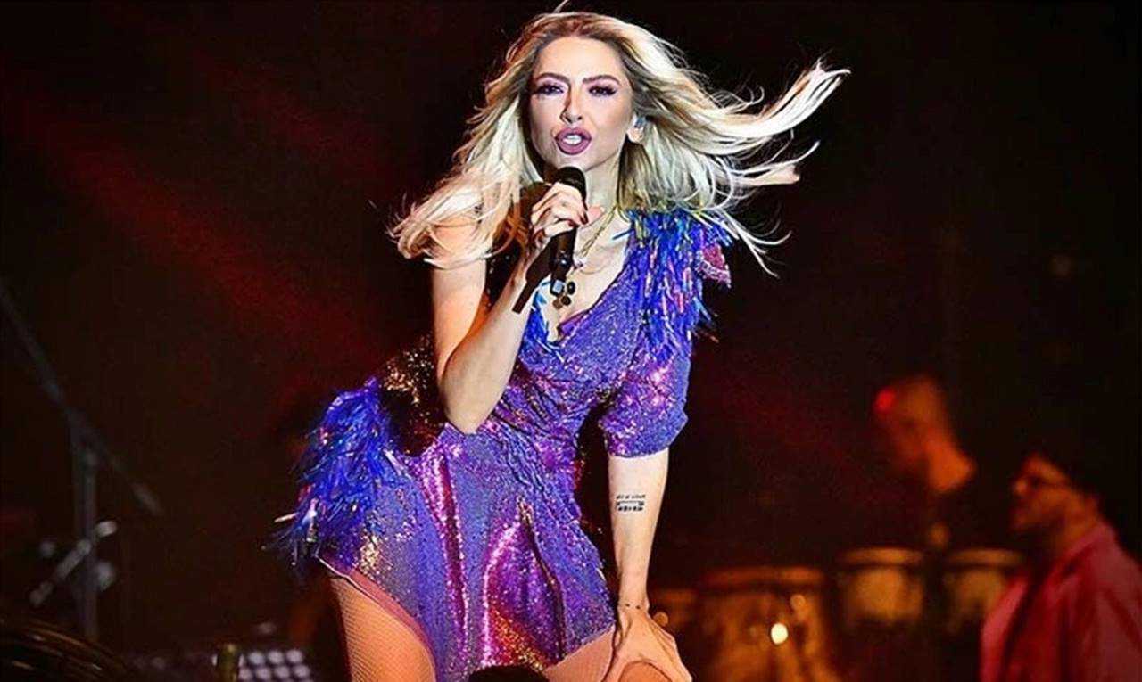 Ünlü Şarkıcı Hadise: Aşkını Resmen İlan Etti 3 Unlu Sarkici Hadise Askini Resmen Ilan Etti 4