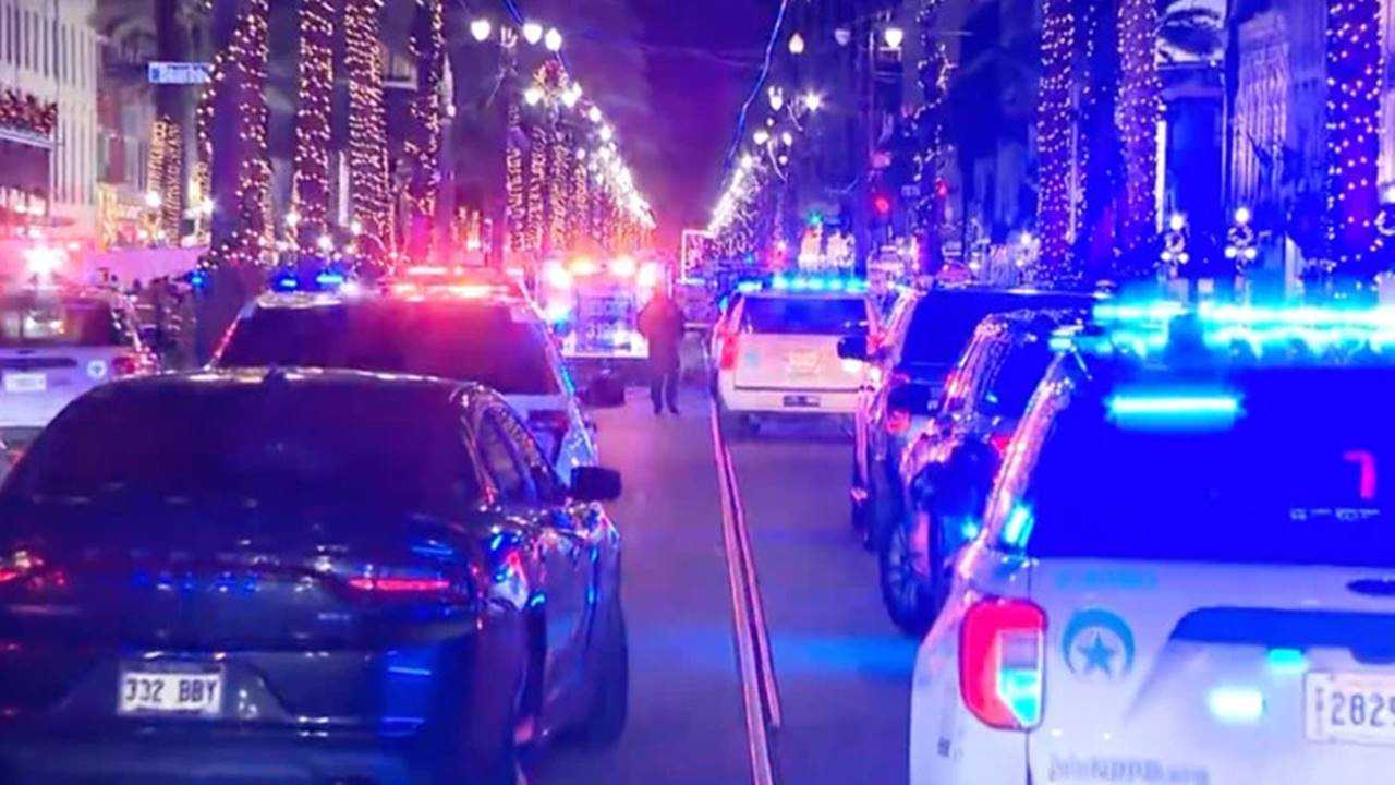 Yeni Yıl Kâbusu: New Orleans'ta Kamyon Kalabalığa Daldı 2 Yeni Yil Kabusu New Orleansta Kamyon Kalabaliga Daldi 3