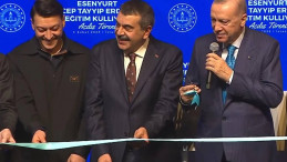 Erdoğan ve Mesut Özil’in Açılış Töreninde Neşeli Diyaloğu