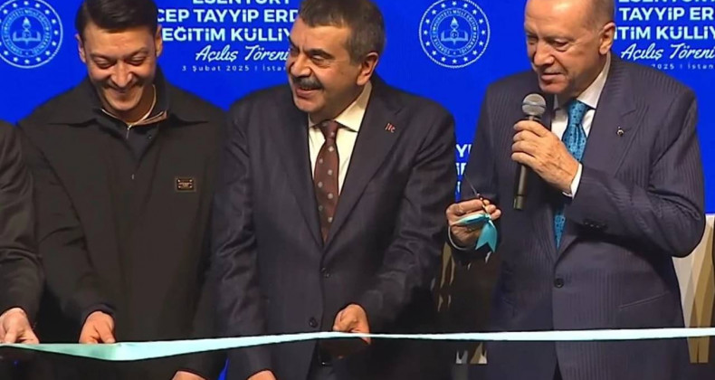 Erdoğan ve Mesut Özil’in Açılış Töreninde Neşeli Diyaloğu