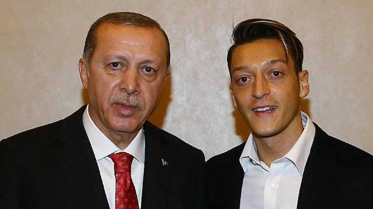 Erdoğan ve Mesut Özil’in Açılış Töreninde Neşeli Diyaloğu 2 Erdogan ve Mesut Ozilin Acilis Toreninde Neseli Diyalogu 3