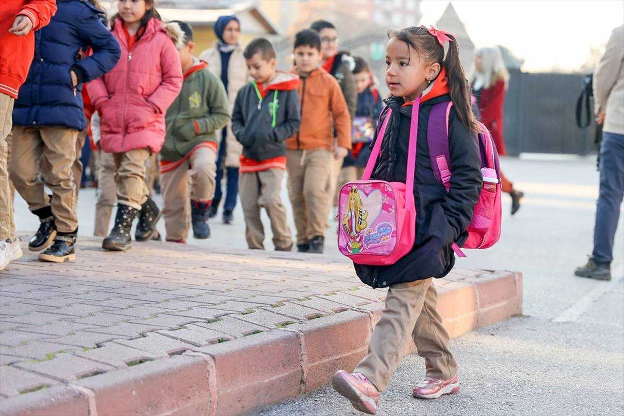 İkinci Dönem Başladı: Öğrenciler Okulda, Sınav Heyecanı Artıyor 3 Ikinci Donem Basladi Ogrenciler Okulda Sinav Heyecani Artiyor 3