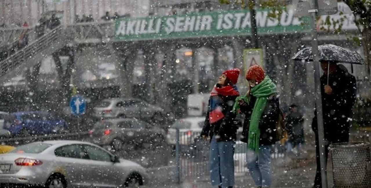 İstanbul Beyaza Büründü: Kar Fırtınası Şehri Teslim Aldı 5 Istanbul Beyaza Burundu Kar Firtinasi Sehri Teslim Aldi 6
