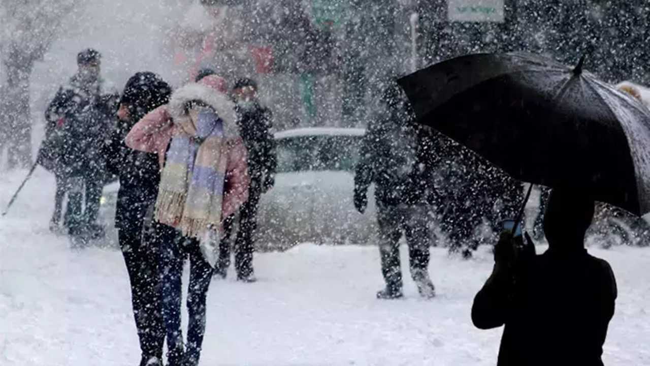 İstanbul’a Sibirya Soğuğu: Kar ve Fırtına Geliyor 1 Istanbula Sibirya Sogugu Kar ve Firtina Geliyor 2