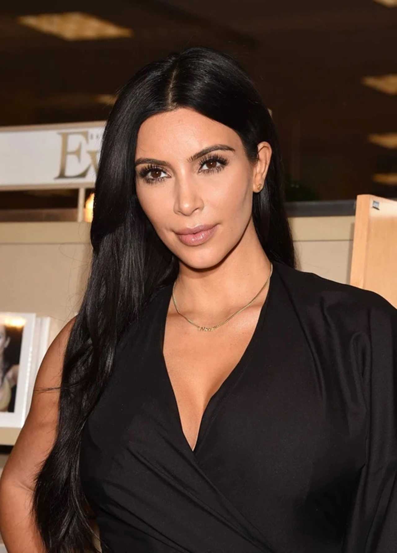 Kim Kardashian’dan Nefes Kesen Plaj Pozları 1 Kim Kardashiandan Nefes Kesen Plaj Pozlari 1