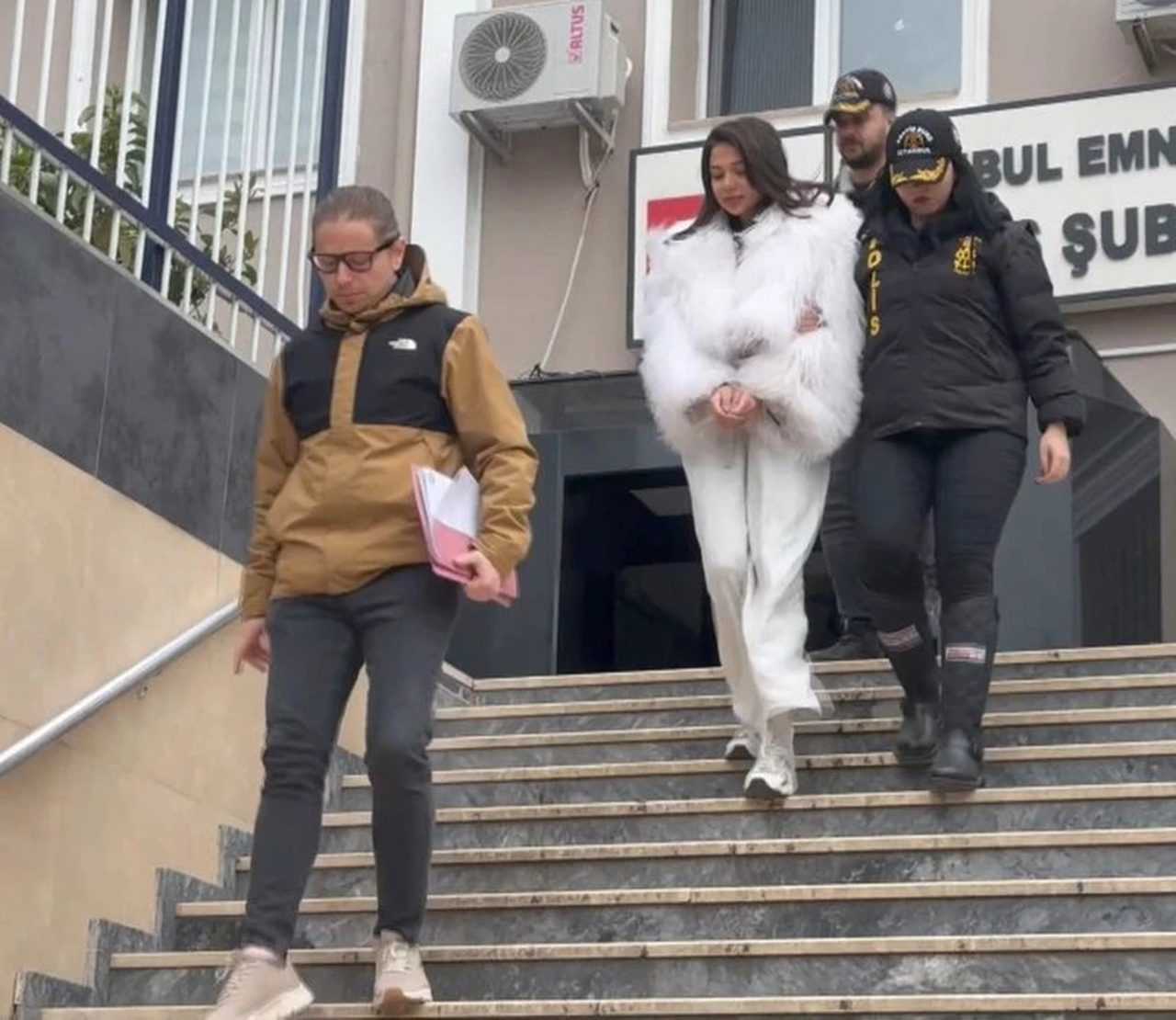 Merve Taşkın'ın 400 Bin TL'lik Teklifi Gözaltı Getirdi 3 Merve Taskinin 400 Bin TLlik Teklifi Gozalti Getirdi 3