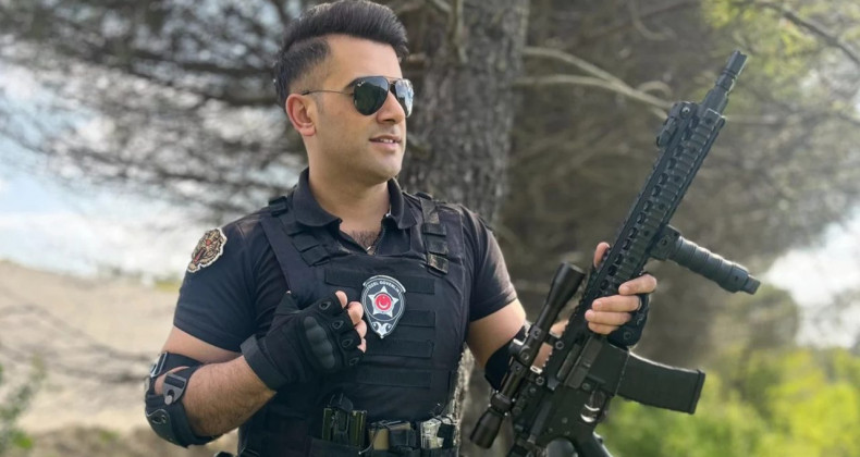 Yakışıklı Güvenlik Çakarlı Araçla Yakalandı: 142 Bin TL Ceza