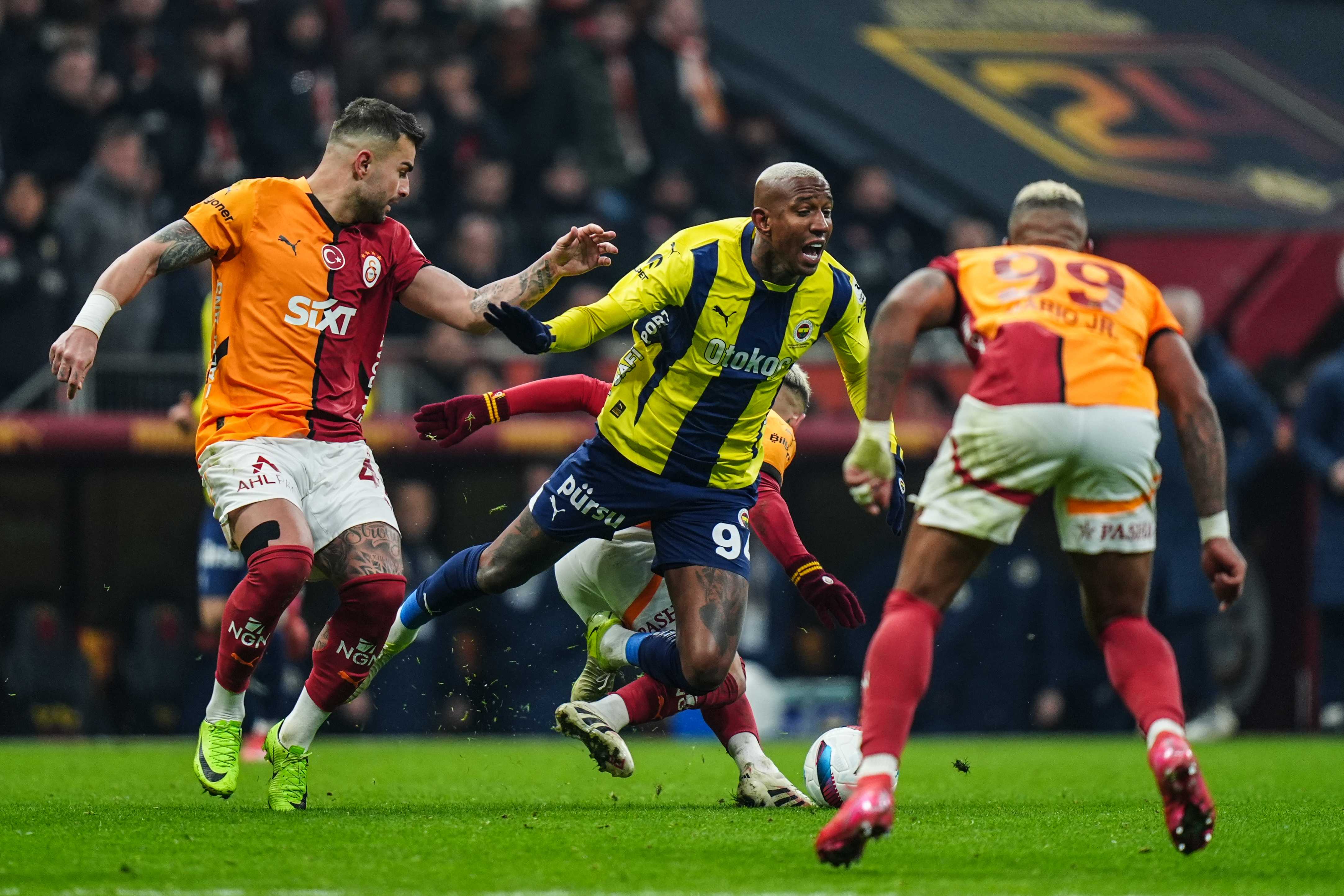 AA 20250224 37157665 37157657 GALATASARAY FENERBAHCE