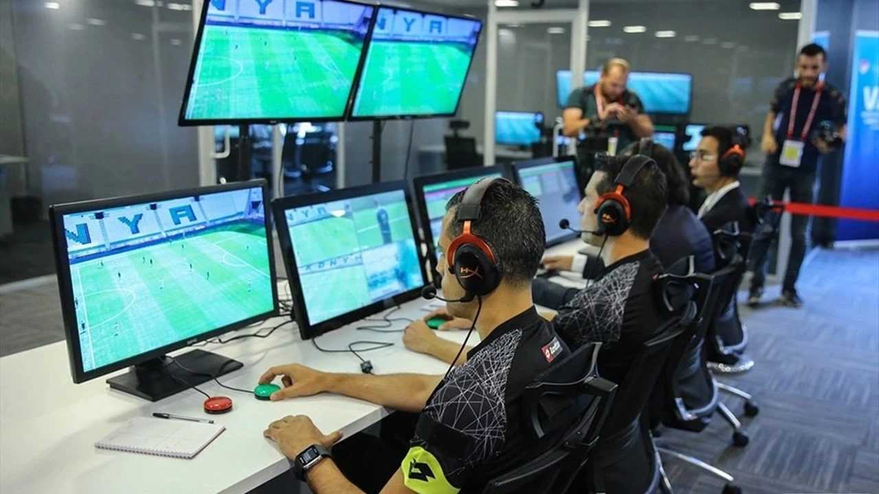 Besiktas Galatasaray Derbisinde VAR Hakemi Belli Oldu 1