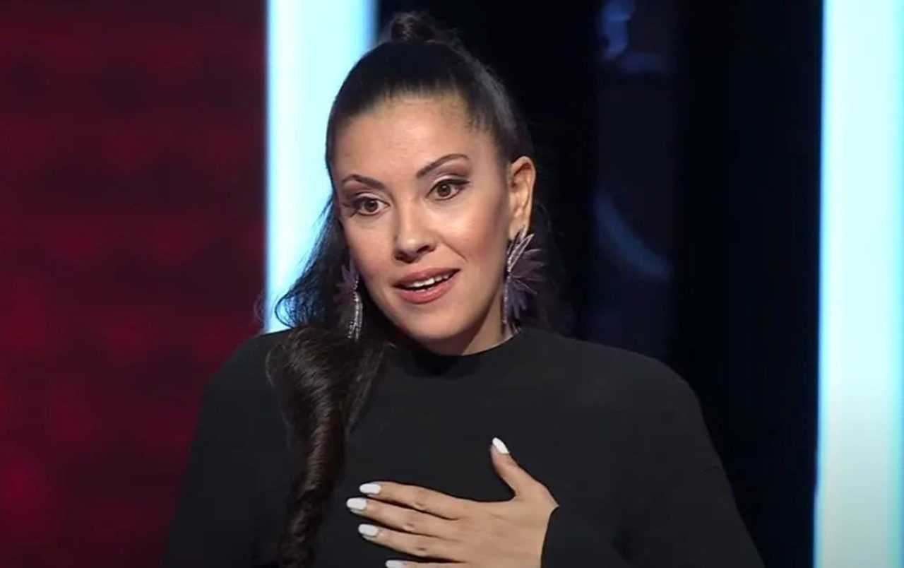 Elif İdiz Sahneye Çıktı, O Ses Türkiye Yıkıldı 1 Elif Idiz Sahneye Cikti O Ses Turkiye Yikildi 2