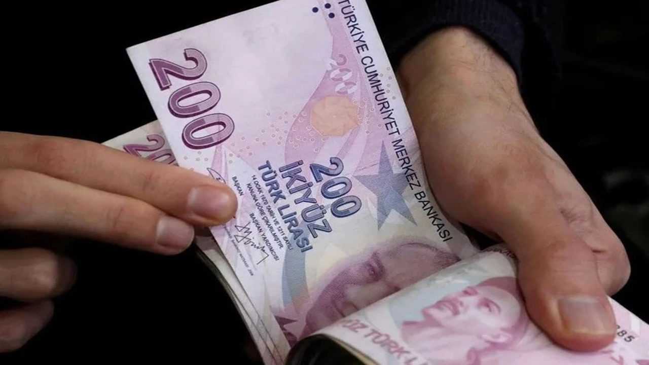 Emeklilere Büyük Bayram İkramiyesi! Ödemeler Başladı 4 Emeklilere Buyuk Bayram Ikramiyesi Odemeler Basladi 5